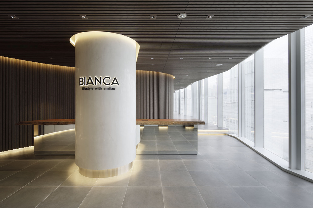 BIANCA表参道 新治療✨たるみの原因となる皮膚の緩みを補強する📌Pinsil(ピンシル)