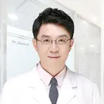 江南三星整形外科の朴 英進医師