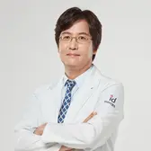 id（アイディ）美容外科のイ･ジヒョク医師