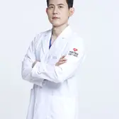 トップフェイス整形外科のチョン・ジョンヒョン医師