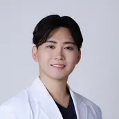 ネビュラクリニック 広島院の都築 諒医師